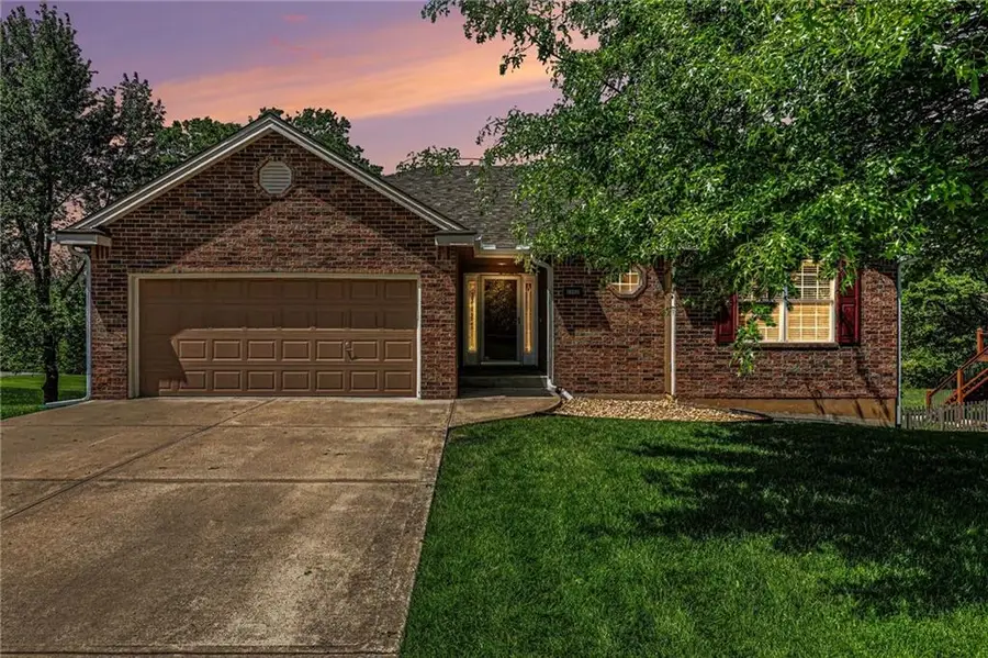 10208 N Spruce Avenue, Kansas City, MO 64156 - #2