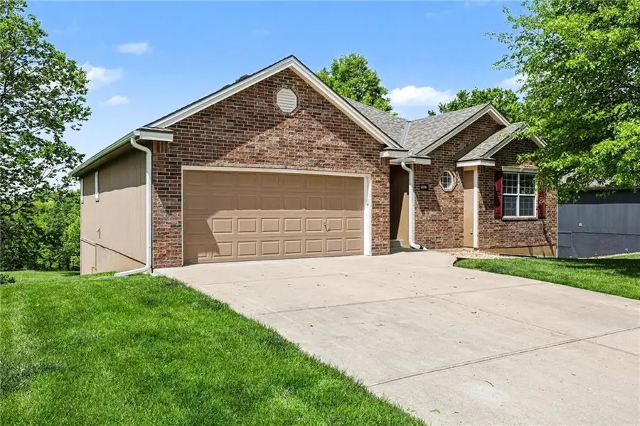 10208 N Spruce Avenue, Kansas City, MO 64156 - #3