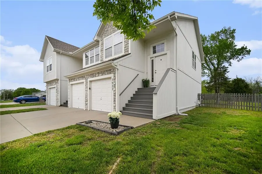 7537 Mccoy Street, Shawnee, KS 66227 - #3