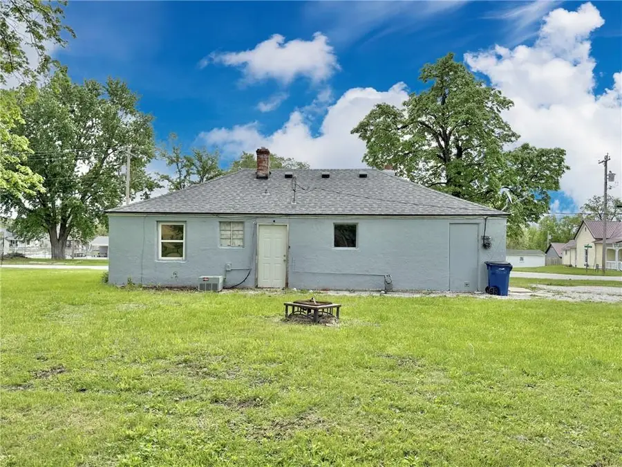 412 S Water Street, Gallatin, MO 64640 - #2