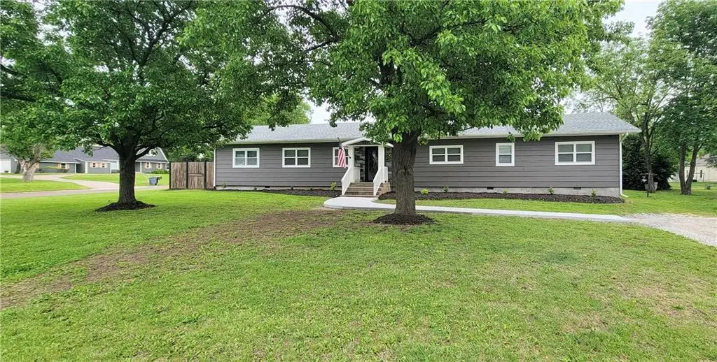 733 N Elm Street, Iola, KS 66749 - #1