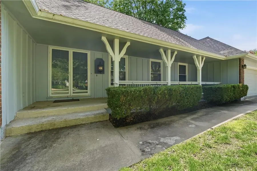 600 NE Golfview Drive, Blue Springs, MO 64014 - #2