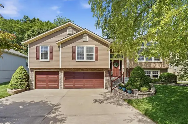516 NE Topaz Drive, Lee's Summit, MO 64086