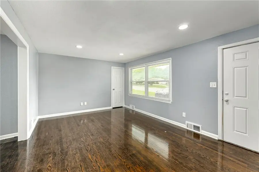 9805 E Gregory Street, Raytown, MO 64138 - #3