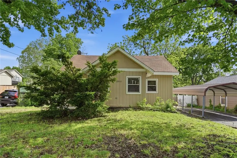 2901 W 43rd Terrace, Kansas City, KS 66103 - #3