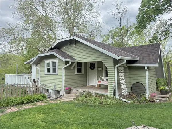 3044 N 2nd Street, St Joseph, MO 64505