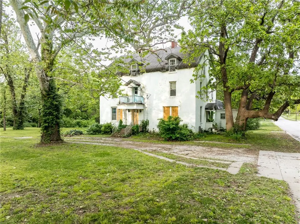 414 E Cedar Street, Olathe, KS 66061 - #1