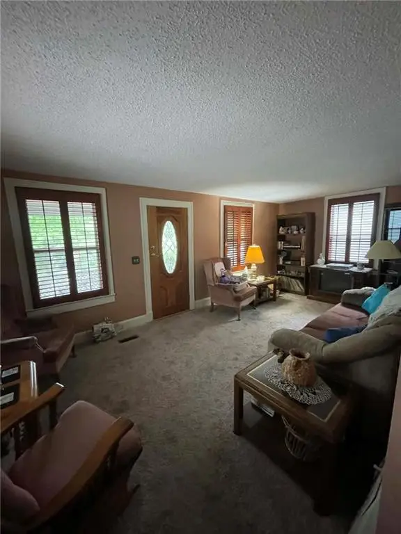 4338 Fairmount Avenue, Kansas City, MO 64111 - #3