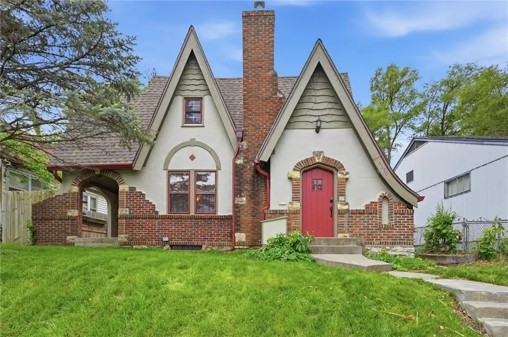6656 Paseo Boulevard, Kansas City, MO 64132 - #1