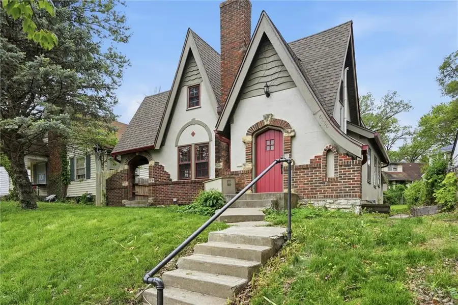 6656 Paseo Boulevard, Kansas City, MO 64132 - #2