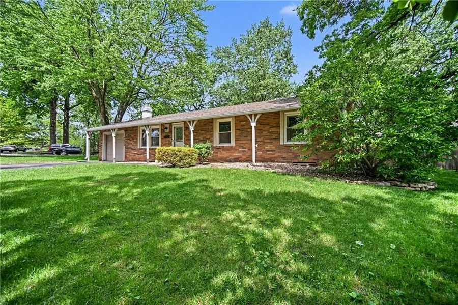 7025 Halsey Drive, Shawnee, KS 66216 - #2