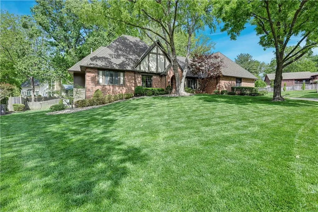4975 W 88 Street, Prairie Village, KS 66207 - #1