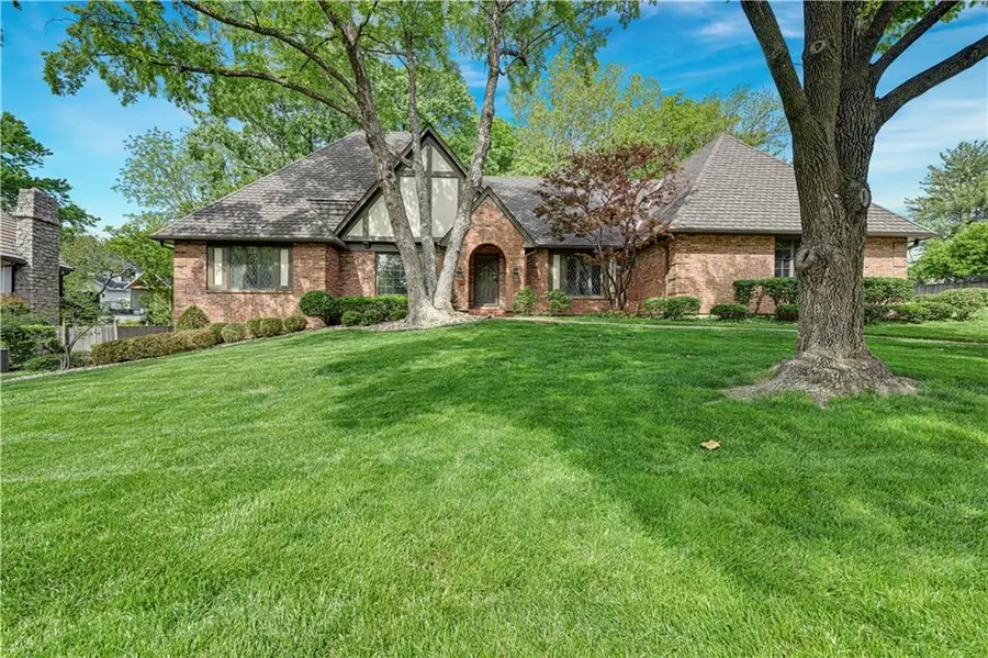 4975 W 88 Street, Prairie Village, KS 66207 - #2