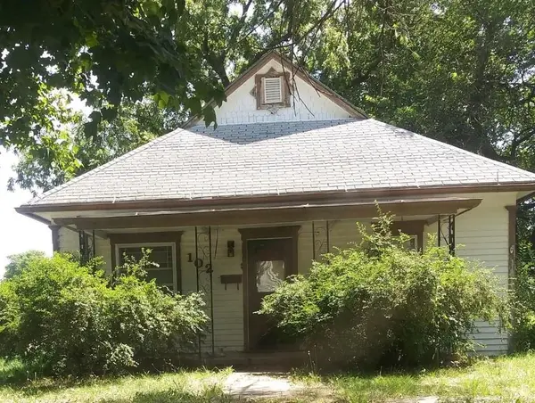 102 S E Street, Herington, KS 67449