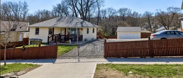 406 Elmwood Avenue, Kansas City, MO 64124