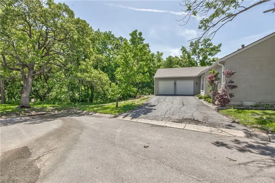 10781 Oakmont Street, Overland Park, KS 66210 - #3