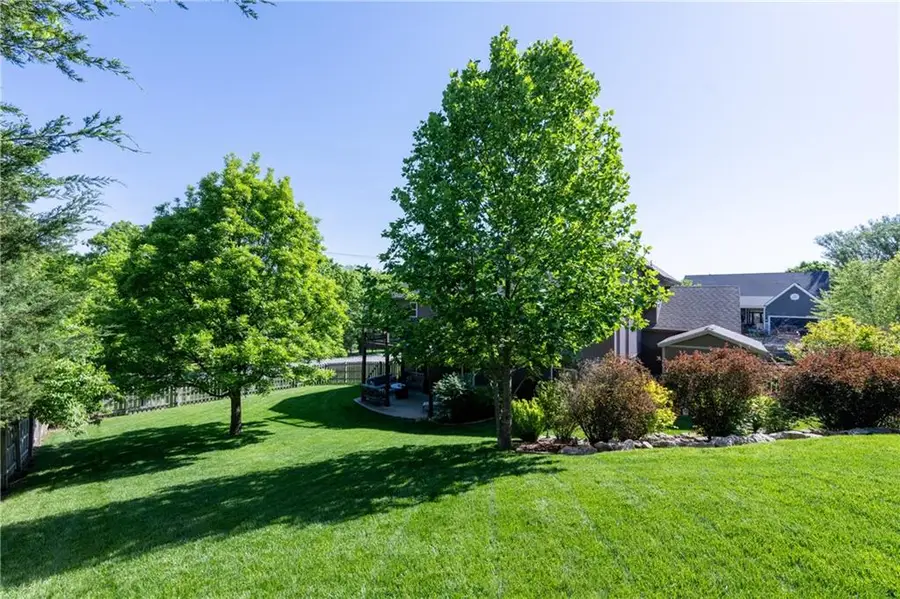 7100 Woodland Drive, Shawnee, KS 66218 - #2