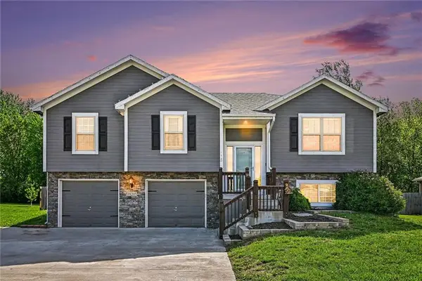 19205 Switchgrass Drive, Smithville, MO 64089