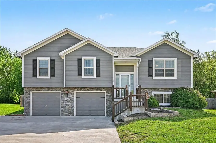 19205 Switchgrass Drive, Smithville, MO 64089 - #2