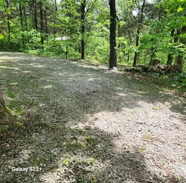 9 Fishing Lake Drive, Mound City, KS 66056