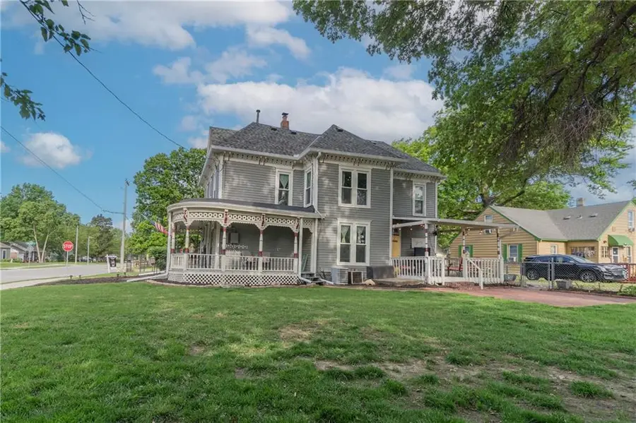 318 W Cedar Street, Olathe, KS 66061 - #3