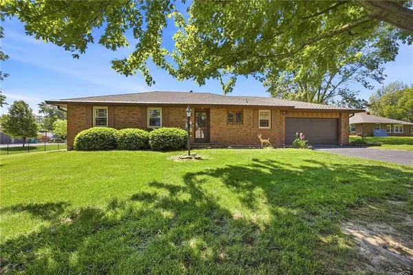 10413 W 49 Street, Shawnee, KS 66203