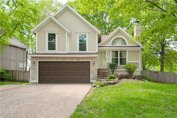 1207 N Anne Shirley Drive, Olathe, KS 66061