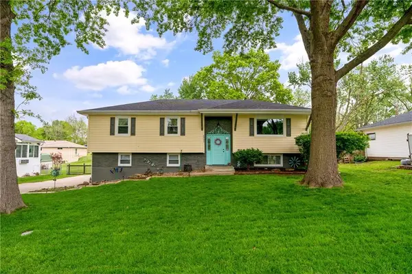 8903 N Holmes Street, Kansas City, MO 64155