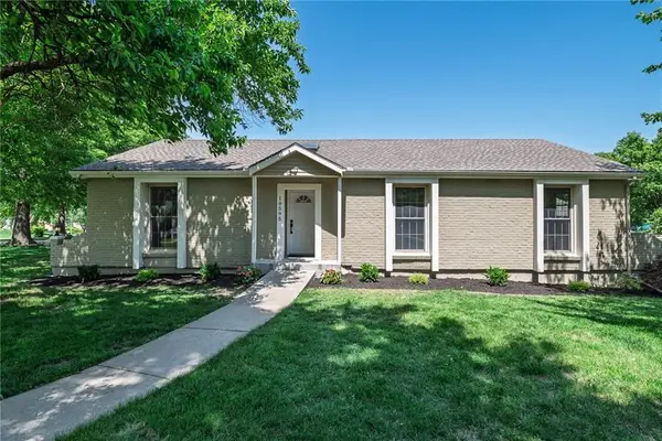 10595 Bradshaw Street, Lenexa, KS 66215
