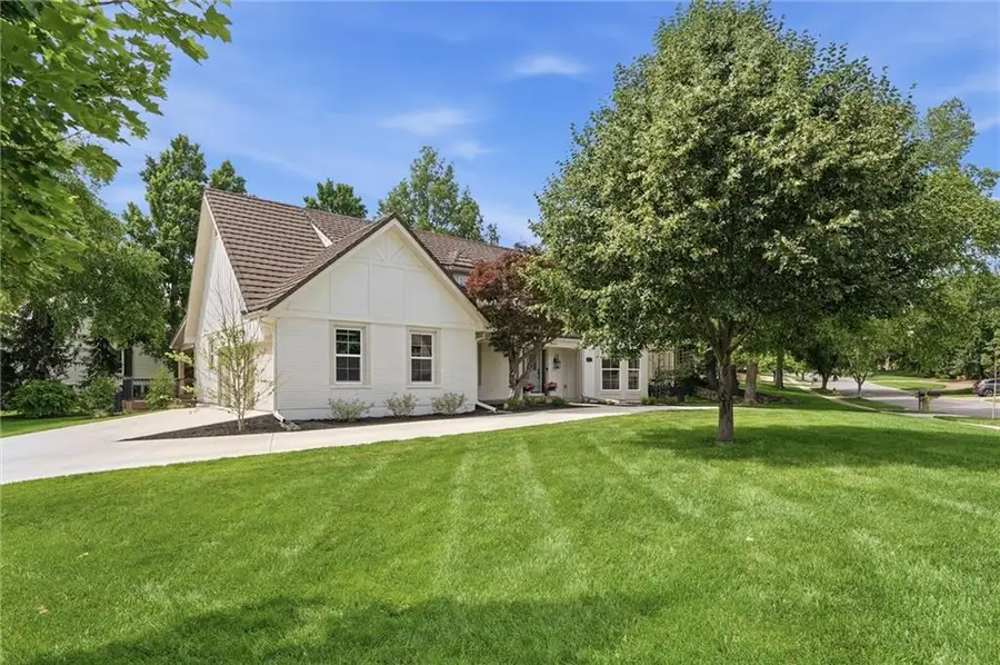 10426 Alhambra Street, Overland Park, KS 66207 - #3