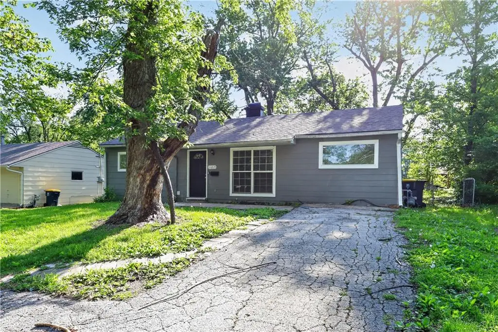 11217 Palmer Avenue, Kansas City, MO 64134 - #1