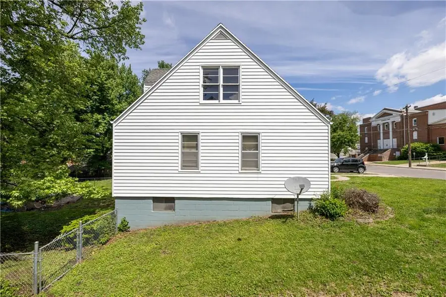 206 S 31 Street, Saint Joseph, MO 64501 - #3