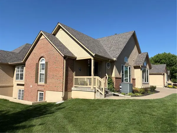 15220 S Symphony Drive #3202, Olathe, KS 66062