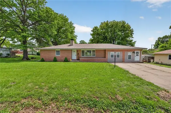 207 Dewey Avenue, Gower, MO 64454