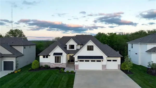 2021 NE Bluestone Drive, Lee's Summit, MO 64064