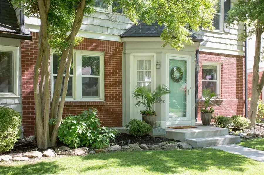 600 E 72nd Terrace, Kansas City, MO 64131 - #2