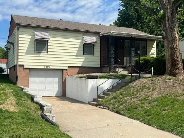 3209 Mark Twain Drive, Saint Joseph, MO 64501 - #1