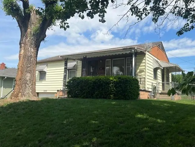 3209 Mark Twain Drive, Saint Joseph, MO 64501 - #2