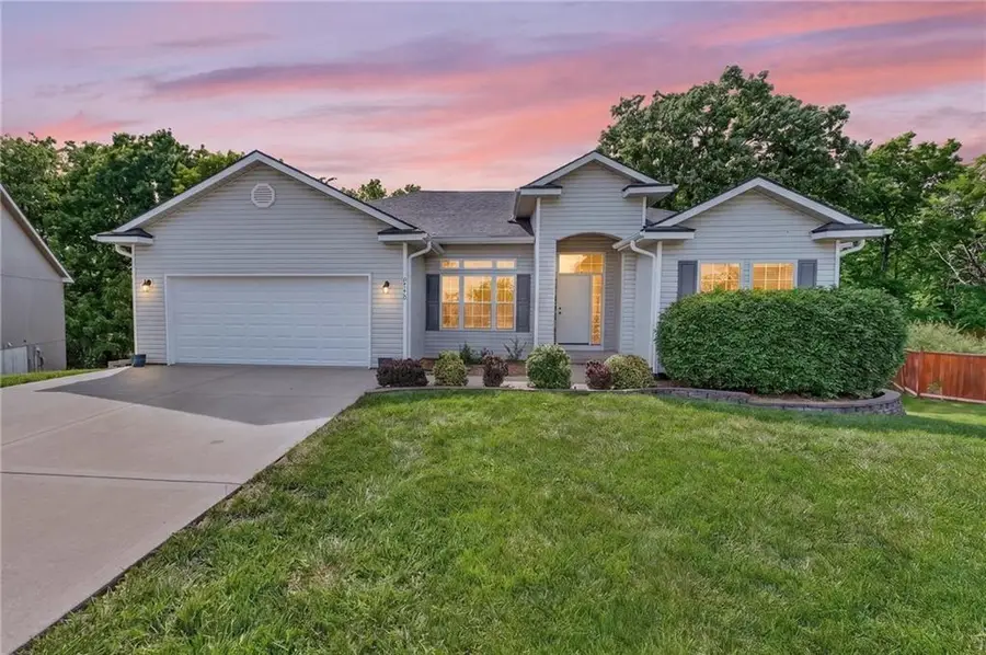8720 N Belton Avenue, Kansas City, MO 64154 - #2