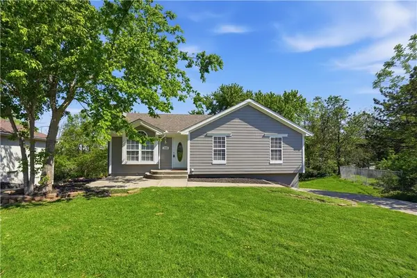 1488 NW Foxboro Road, Blue Springs, MO 64015