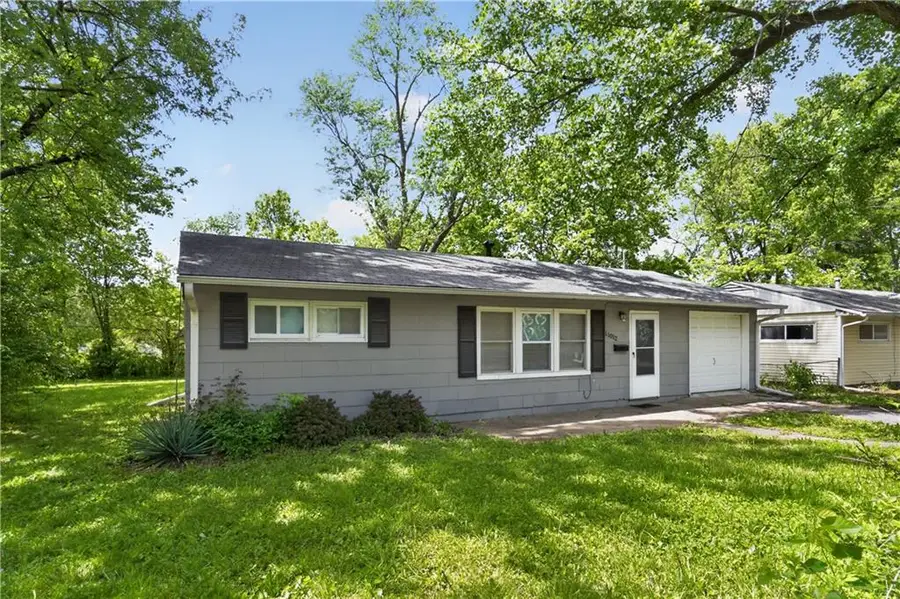 11012 Cambridge Avenue, Kansas City, MO 64134 - #2