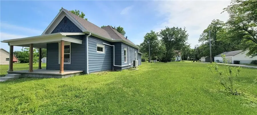 619 N Cottonwood Street, Iola, KS 66749 - #2