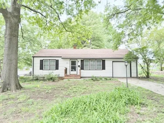 303 22nd Street, Blue Springs, MO 64015 - #1