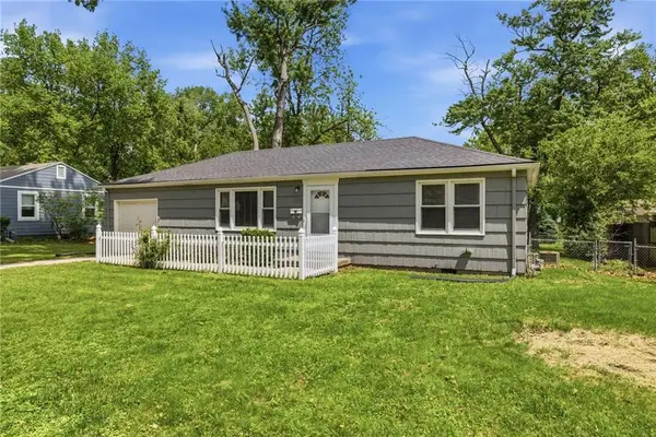 8901 Craig Drive, Overland Park, KS 66212