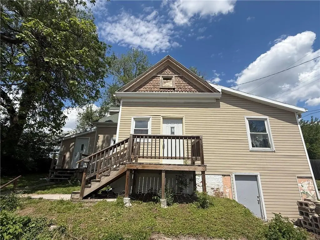 109 E Market Street, Saint Joseph, MO 64505 - #1
