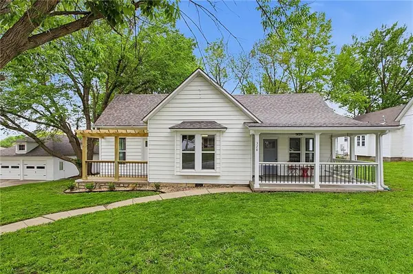328 E Main Street, Smithville, MO 64089