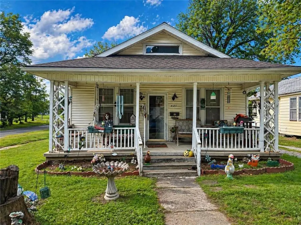 421 Lynn Street, Columbus, KS 66725 - #1