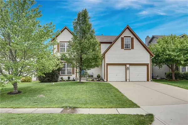 16313 S Lennox Court, Olathe, KS 66062