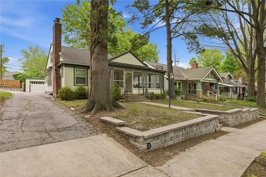 106 E 65th Terrace, Kansas City, MO 64113 - #2