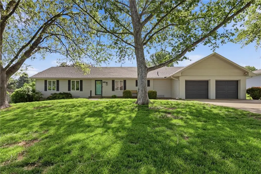 5645 Meadow View Drive, Shawnee, KS 66226 - #1